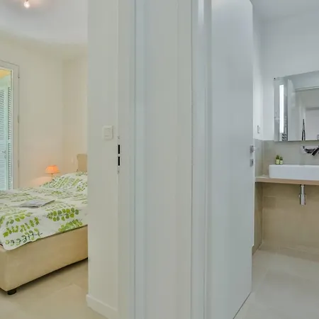 Apartment France 82 Tp -1 Min From The Sea - Terrace - Parking Nice