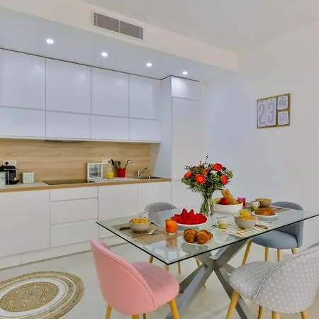 France 82 Tp -1 Min From The Sea - Terrace - Parking